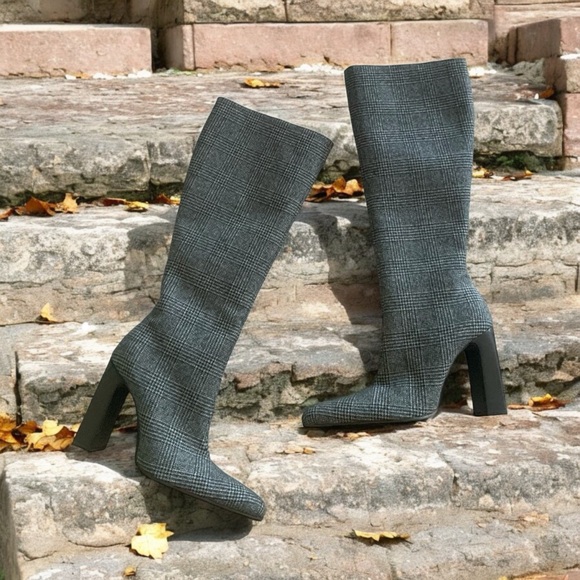 NIB Balenciaga Prince Of Whales Knee High Boots Size 40 $1,750.00 - Picture 2 of 7